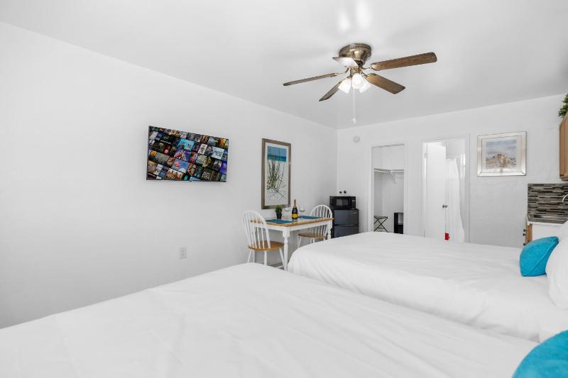 Sunset Inn - Hallandale Beach - image 16