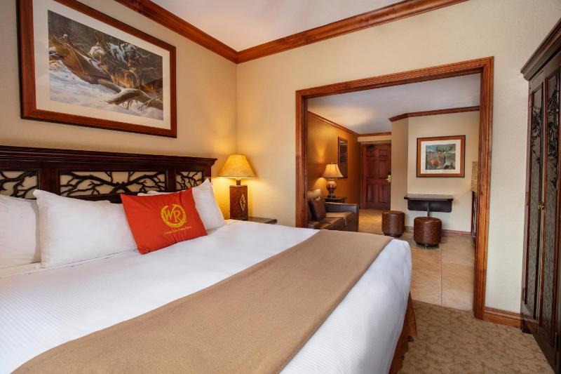 Luxury Suite image 3