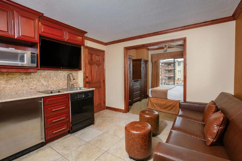 Luxury Suite image 1