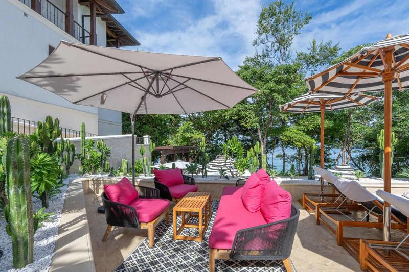 Trendy Condo with Stunning Ocean Views and Exclusive Beach Club Access in Las Catalinas - image 6
