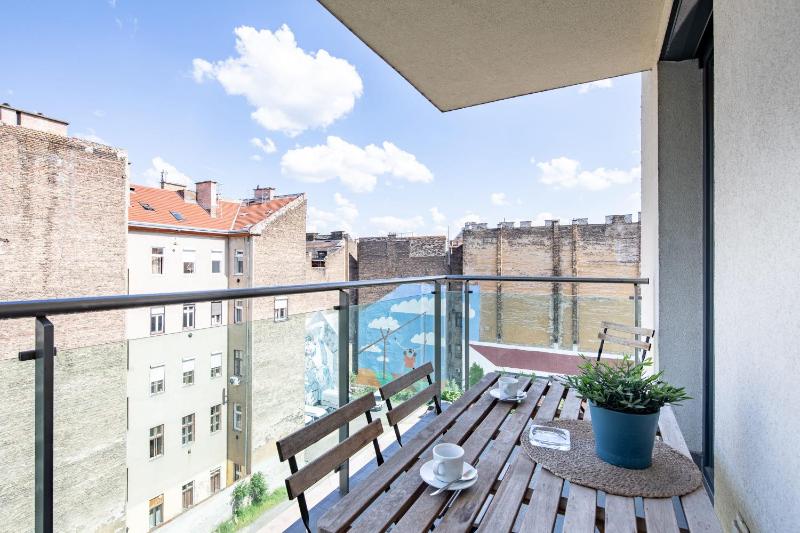 Very Central - Balcony - Free Parking - image 14