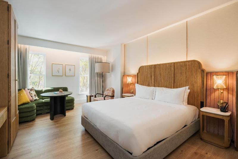 Standard King Room image 1