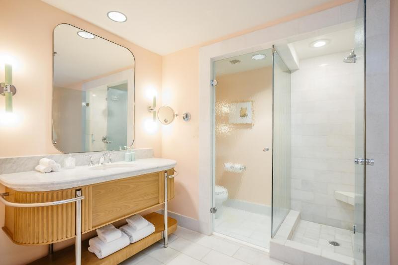 Corner Suite image 3