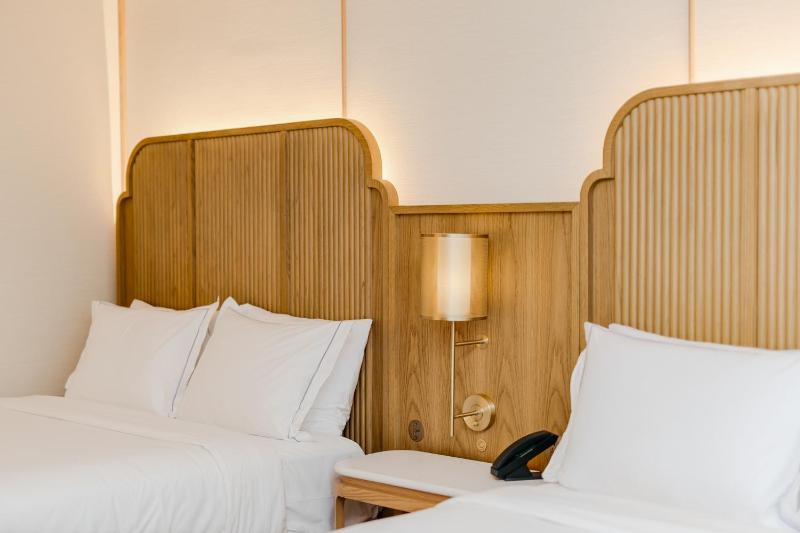 Standard Queen Room with Two Queen Beds image 1
