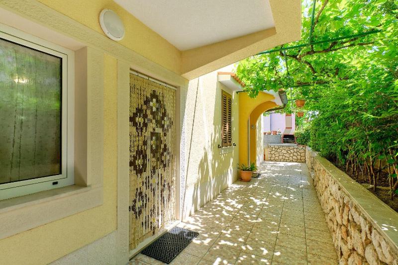 Apartments Nada - image 10