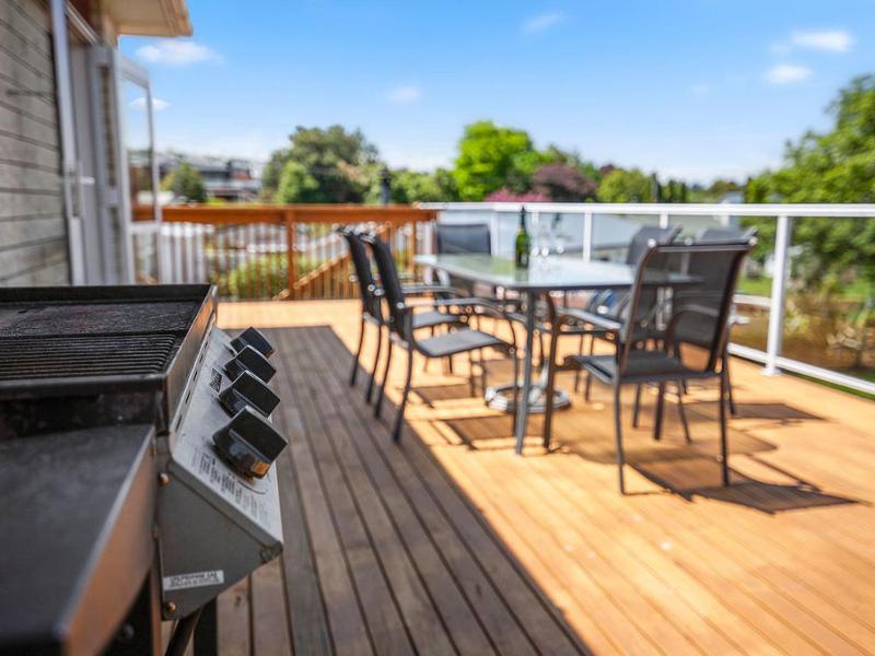 Central Riverside Retreat - Taupo Holiday Home - image 7