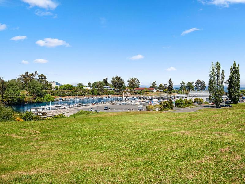 Central Riverside Retreat - Taupo Holiday Home - image 23