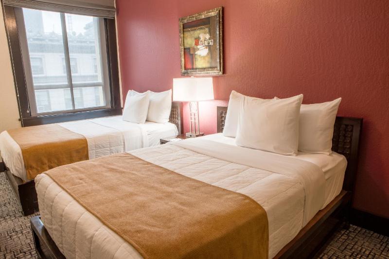 Standard Double Room With Two Full Beds image 2