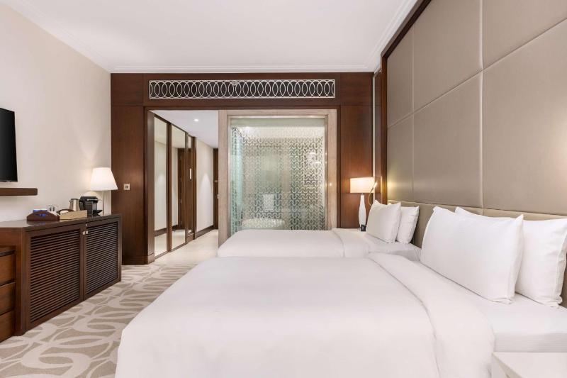 Executive Twin Room image 3