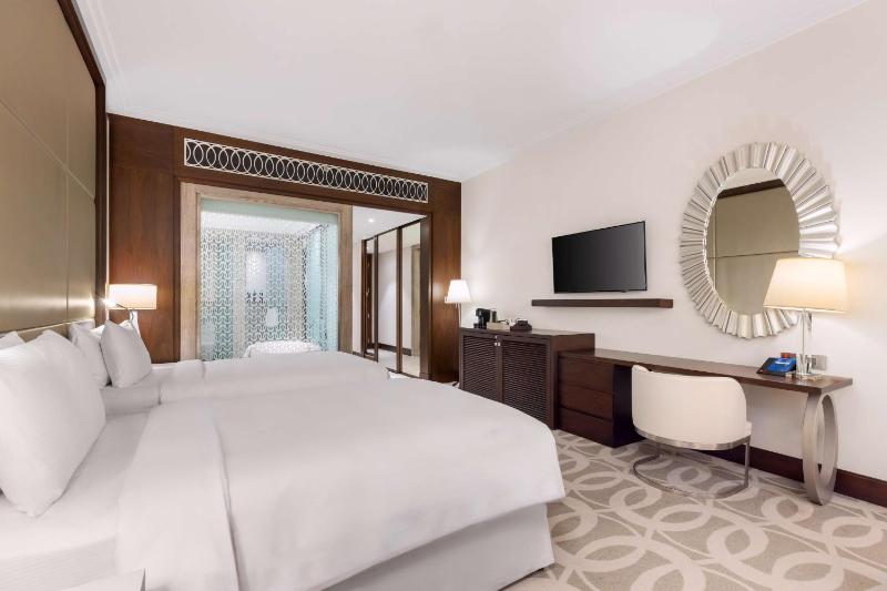 Twin Room image 3