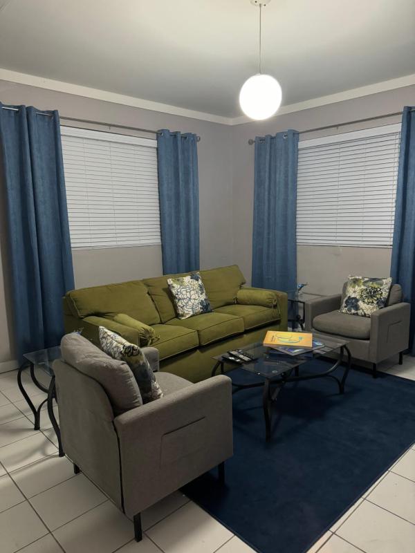 Kozy Bahamas Getaway 25mins from Airport & USA Embassy - image 1