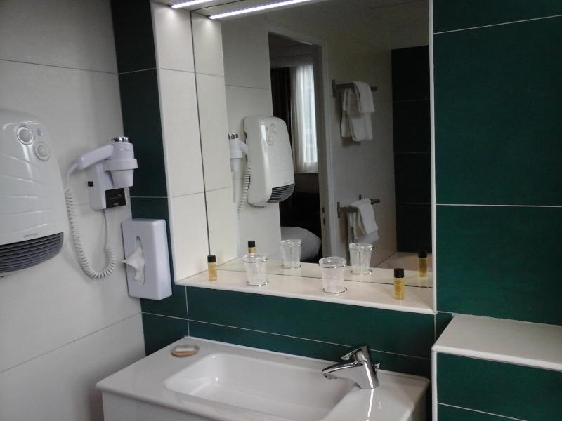 Superior Double Room image 3