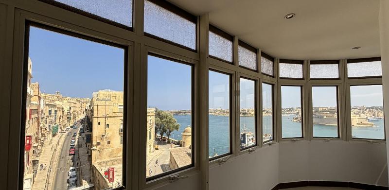 Double or Twin Room with Sea View image 4