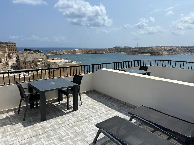 Grand Harbour Hotel - image 7