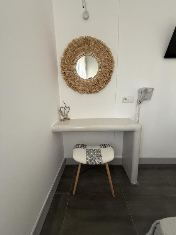 Budget Twin Room image 4