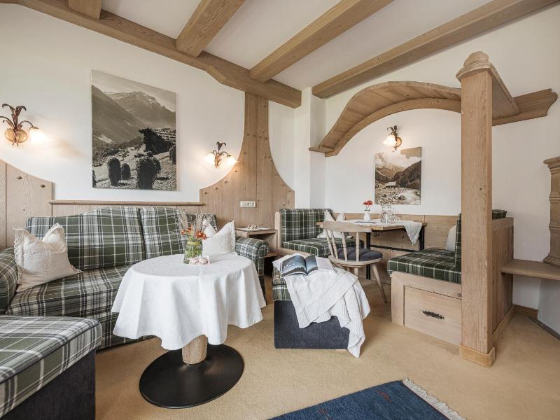 Apartment with Mountain View image 1