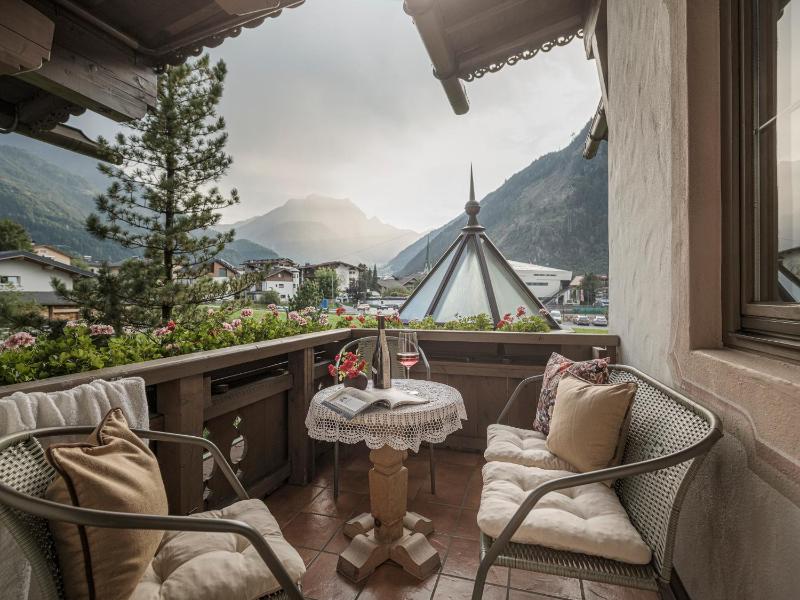 Apartment with Mountain View image 4