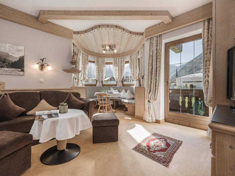 Apartment with Mountain View image 1