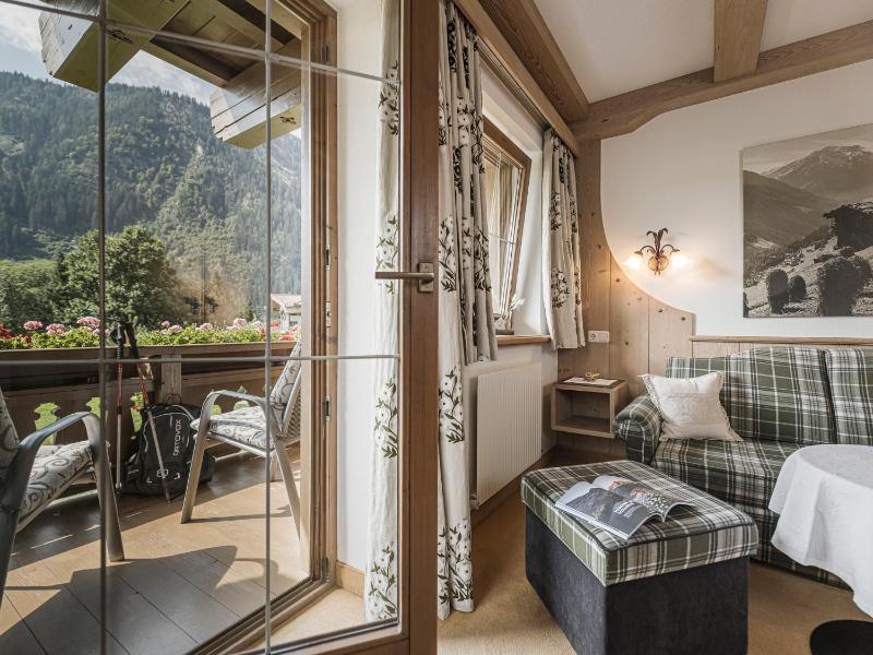 Apartment with Mountain View image 3