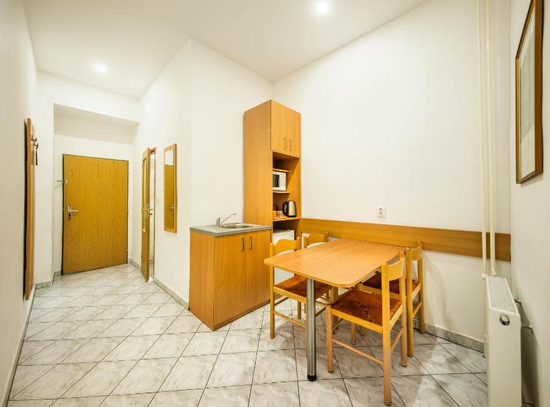 Hotel Golden City Garni - image 13