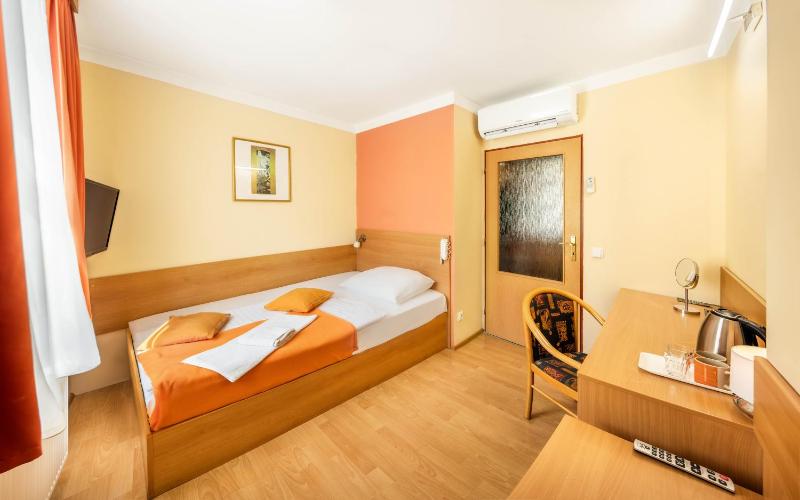 Single Room image 1