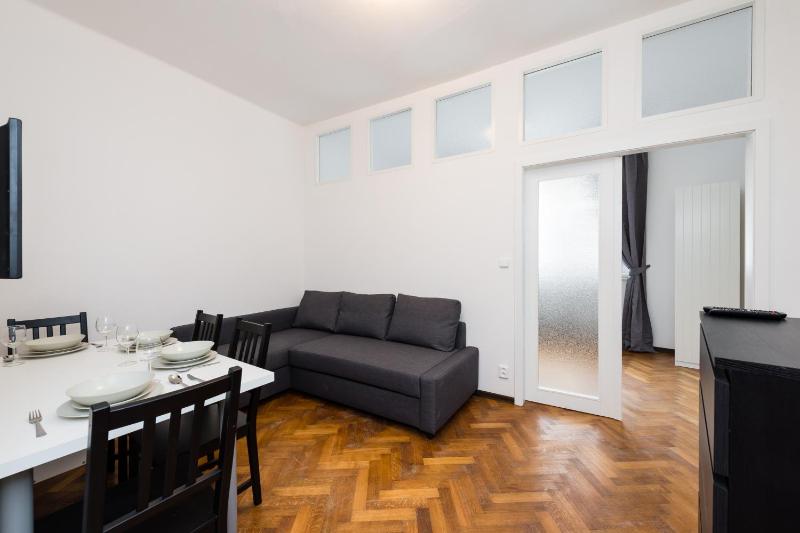 Affordable Stay Navratilova - image 3