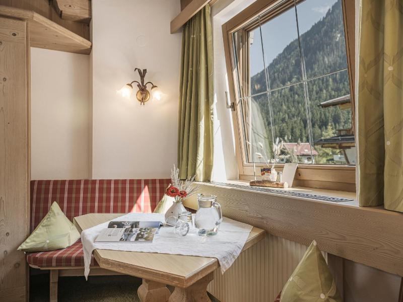 One-Bedroom Apartment with Balcony image 3