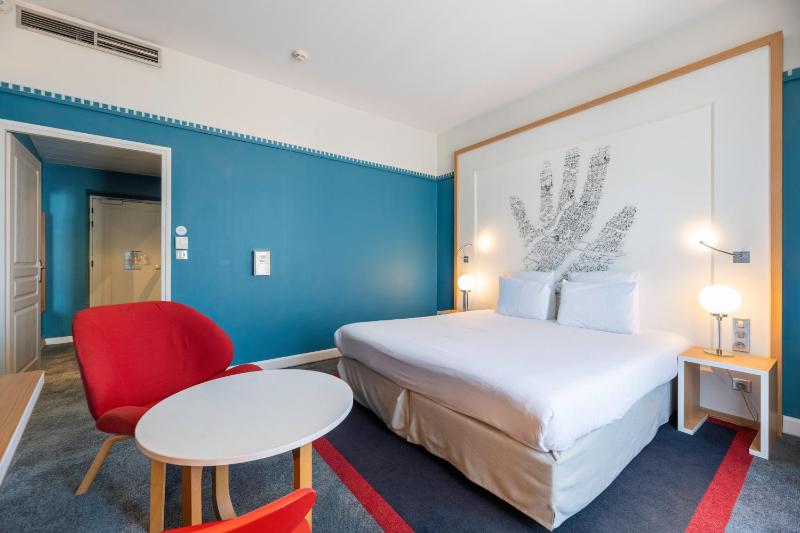 Superior accessible Room with One Double Bed image 2