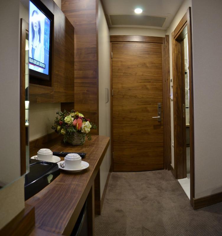 Standard Double Room image 4