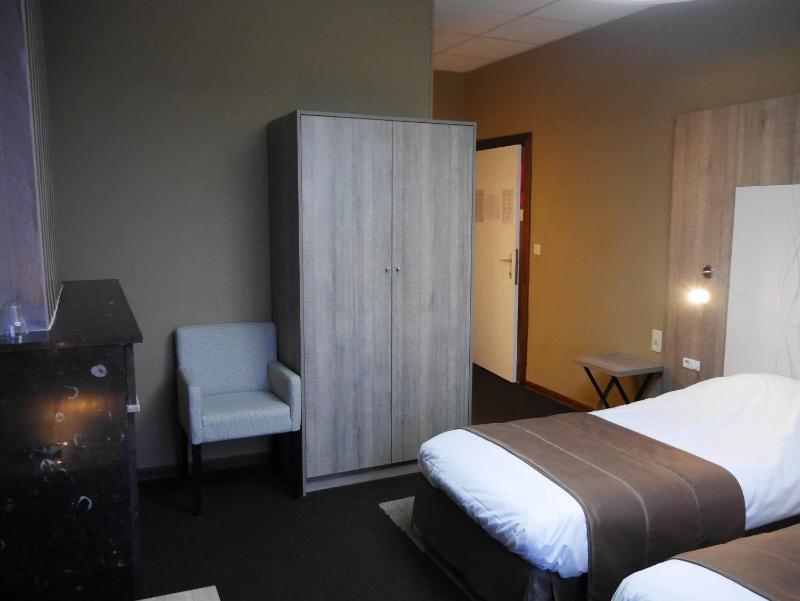 Double Room image 4