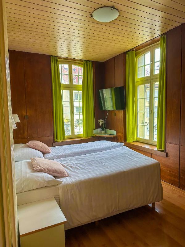 Double Room image 3
