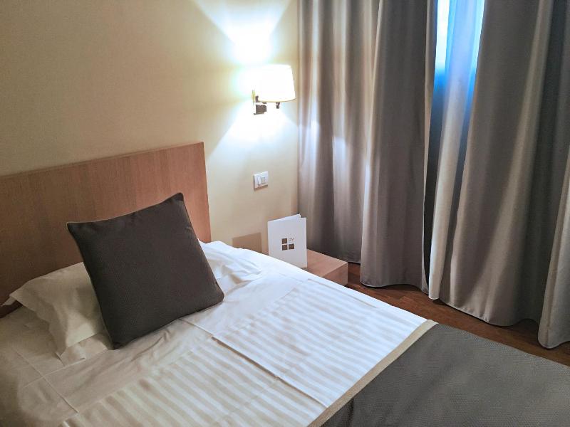 Classic Single Room image 3
