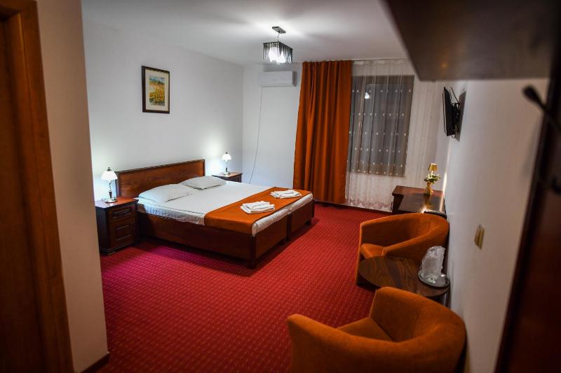 Double Room image 1