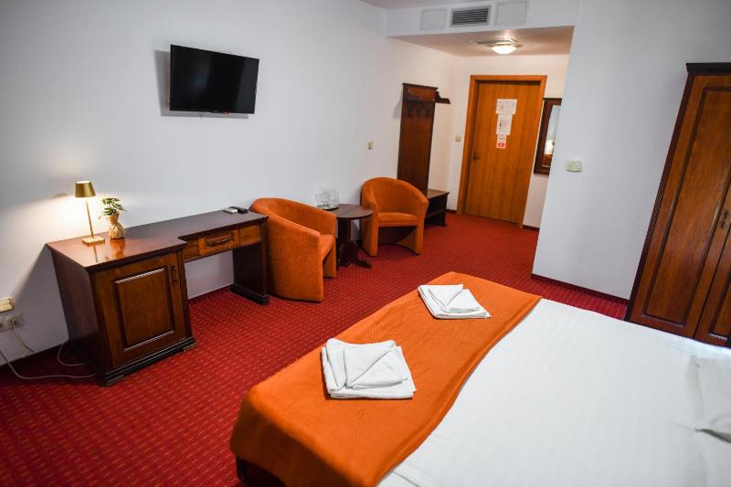 Double Room image 4