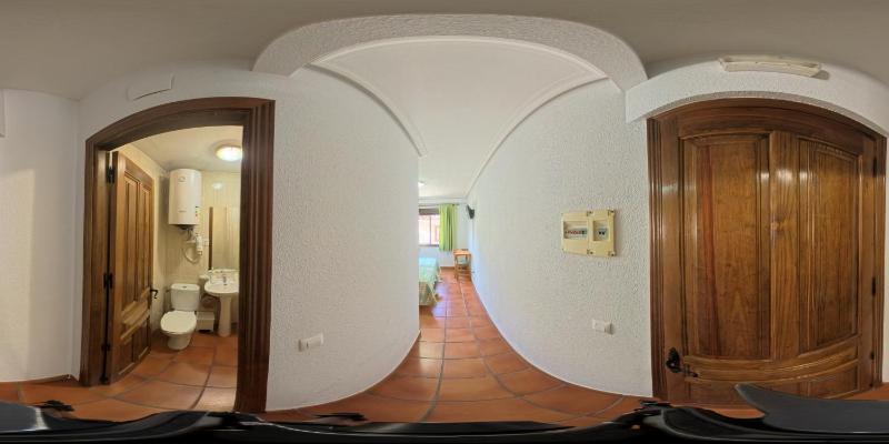 Budget Twin Room image 2