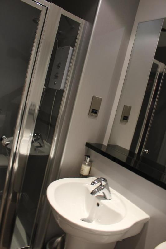 Super King or Twin Room image 2