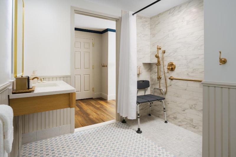 Deluxe Double Room with Two Double Beds image 1