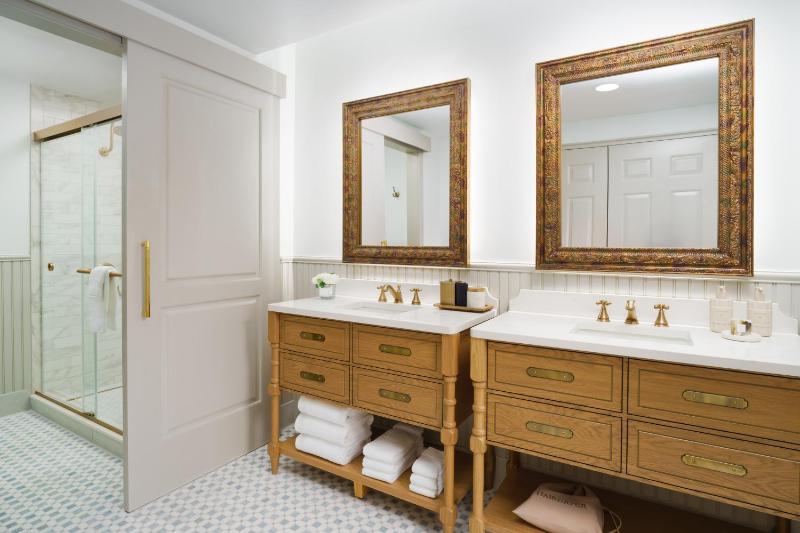 King Suite image 2