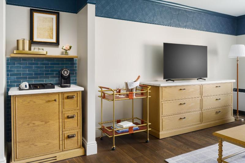 King Suite image 3