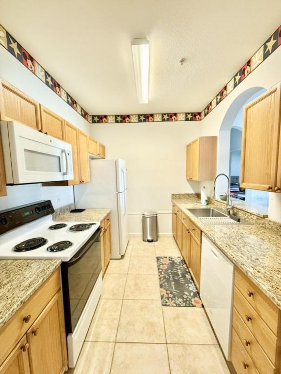 Amazing Resort 2 bed condo close to Disney condo - image 15