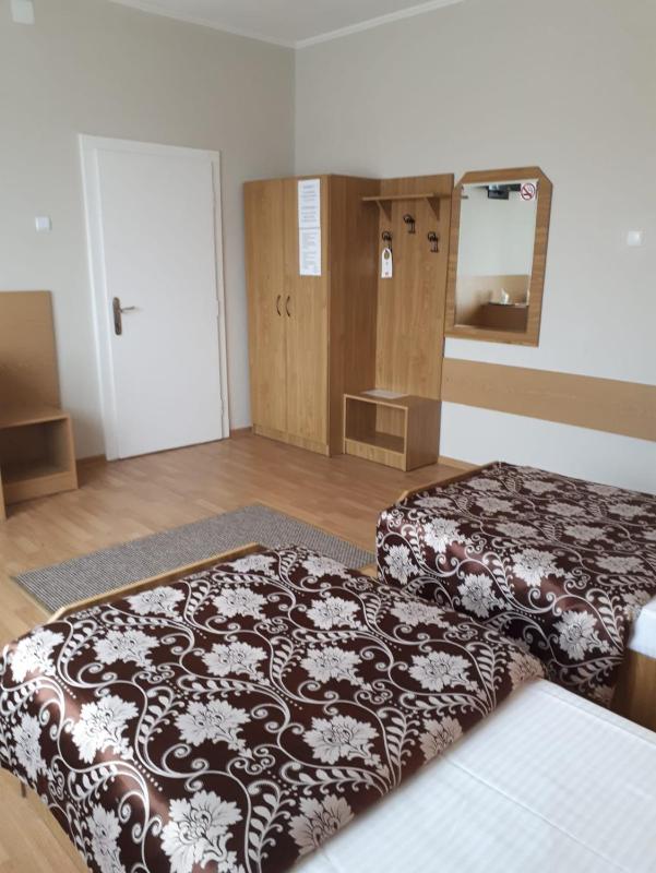 Twin Room image 1