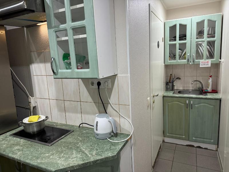 Small Single Room - Semi-Basement Floor image 4