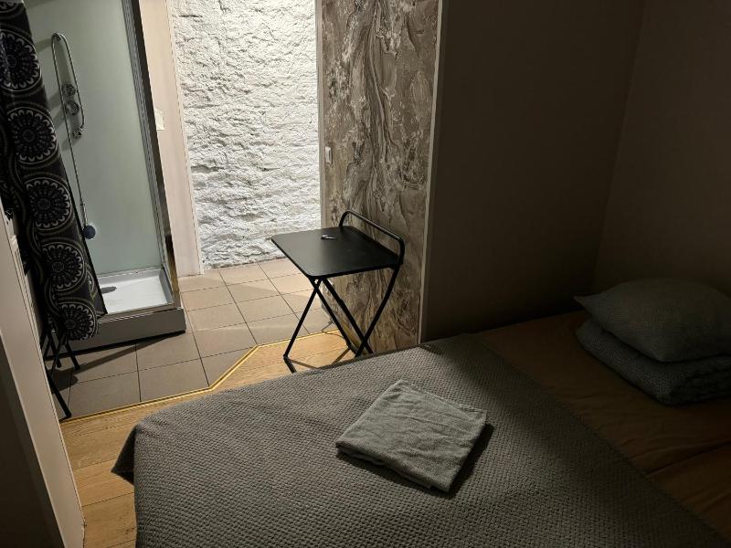 Twin Room with Private Bathroom - Semi-Basement Floor image 2