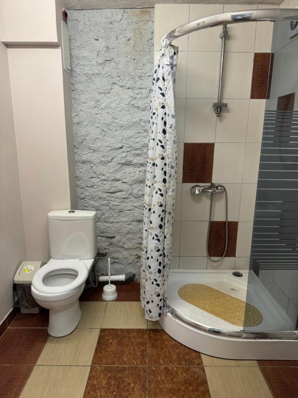 Small Single Room - Semi-Basement Floor image 2