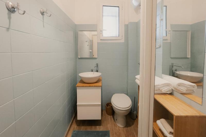 Double Room with Private External Bathroom image 3