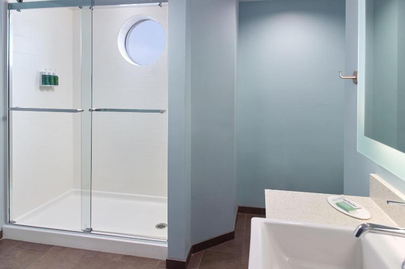 One-Bedroom Executive Suite with Balcony - Gulf Front image 3