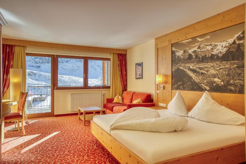 Junior Suite with Mountain View image 1