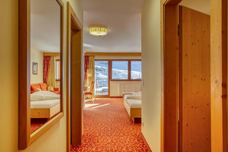 Junior Suite with Mountain View image 3