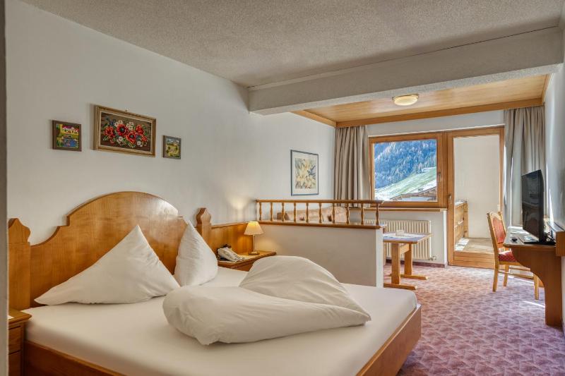 Standard Double Room image 1