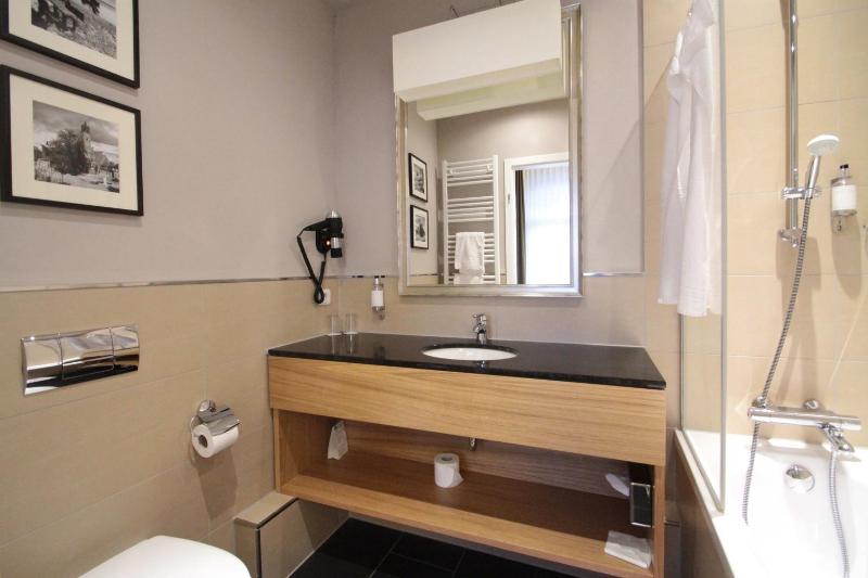 Large Double Room image 4